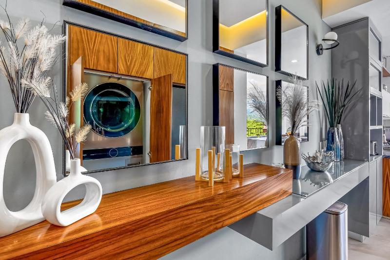 Charming beach apartment with pool and beach access full kitchen and WiFi - image 12