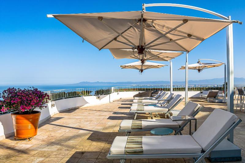 Upscale coastal suite with private terrace ocean views pool & hot tub - image 13