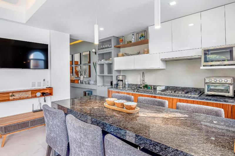 Charming beach apartment with pool and beach access full kitchen and WiFi - image 10