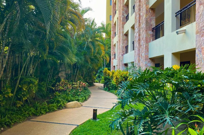 Cozy beachfront apartment with stunning ocean views and resort amenities - image 11