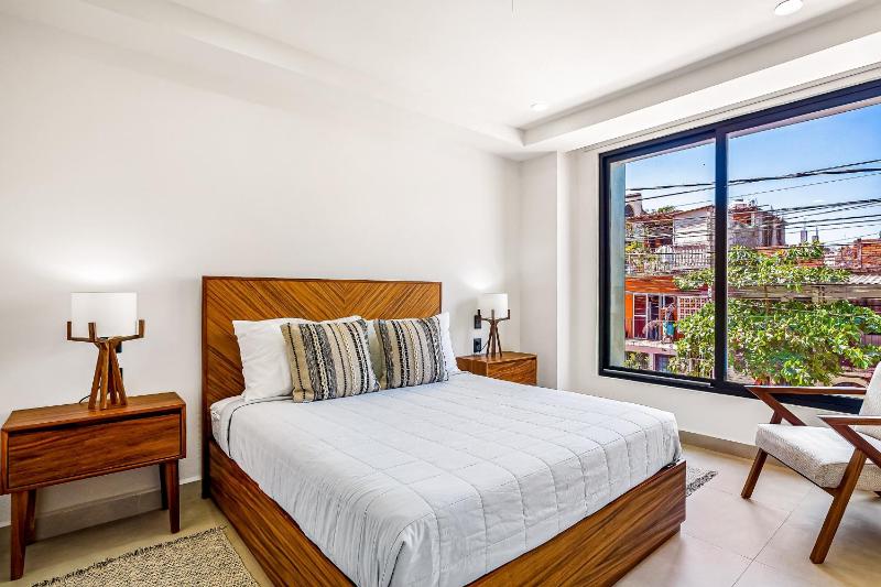 2nd-floor condo with heated outdoor pool grills balcony W/D AC - image 4
