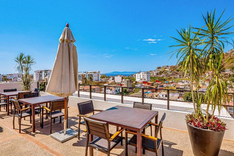 2nd-floor condo with heated outdoor pool grills balcony W/D AC - image 14