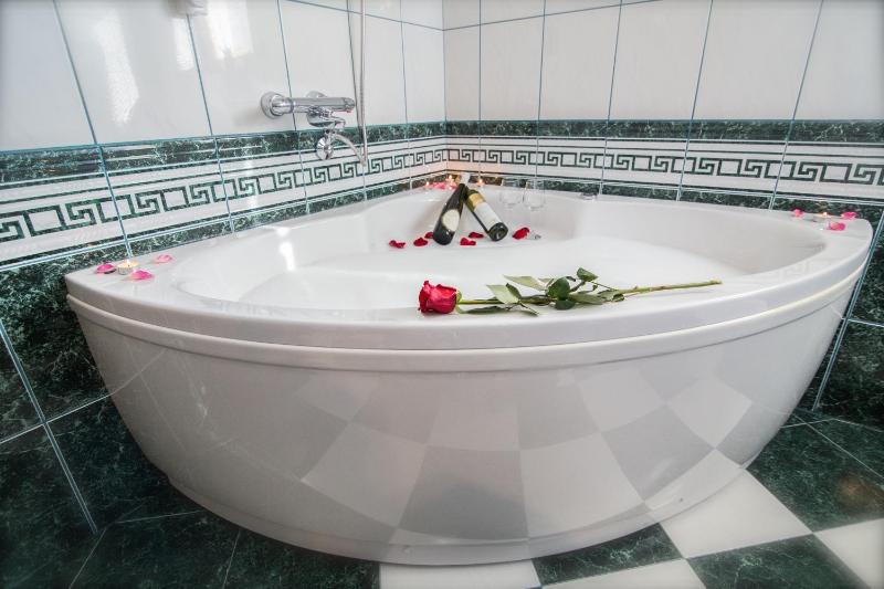 Four-Bedroom Superior Apartment image 2