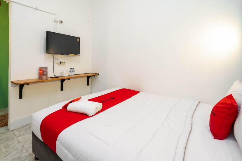 RedDoorz near Exit Toll Tanah Baru Bogor - image 25
