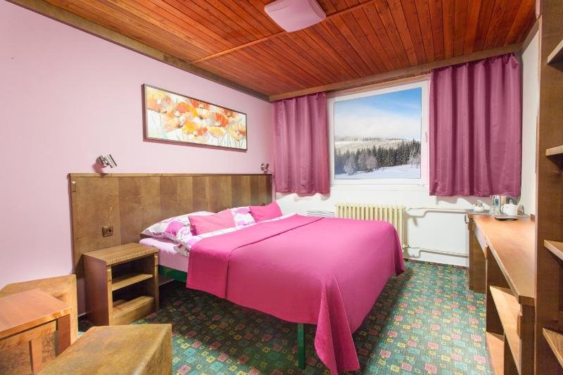 Double Room image 3