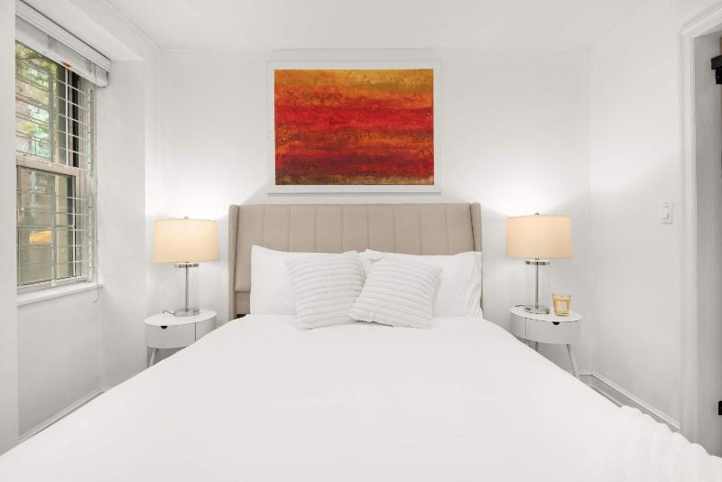 Madison Gardens by StayHaus Luxe Flatiron 1BR - image 6