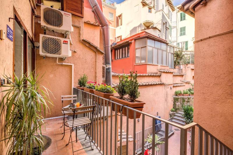 Deluxe Apartment with Patio - Split Level image 3