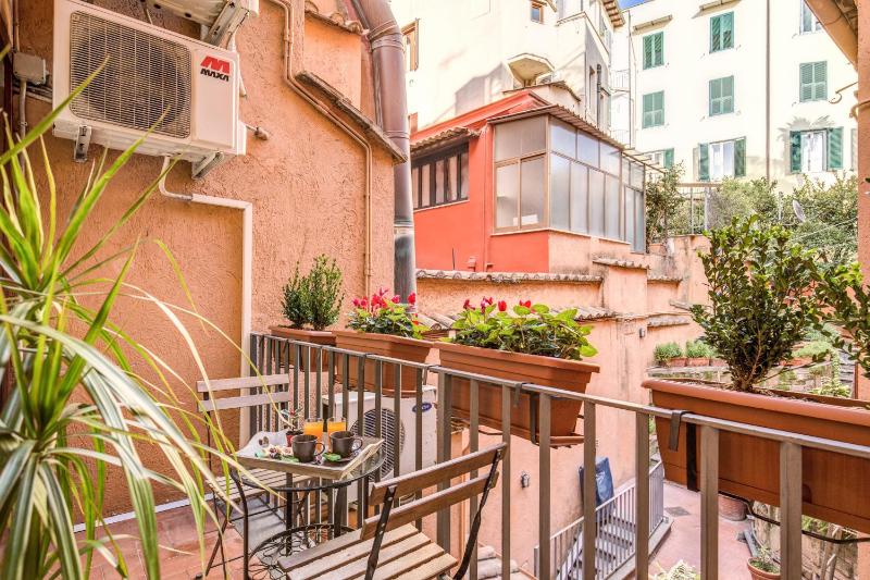 Deluxe Apartment with Patio - Split Level image 2