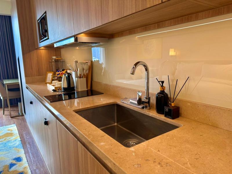Cozy Retreat King Suite - image 12