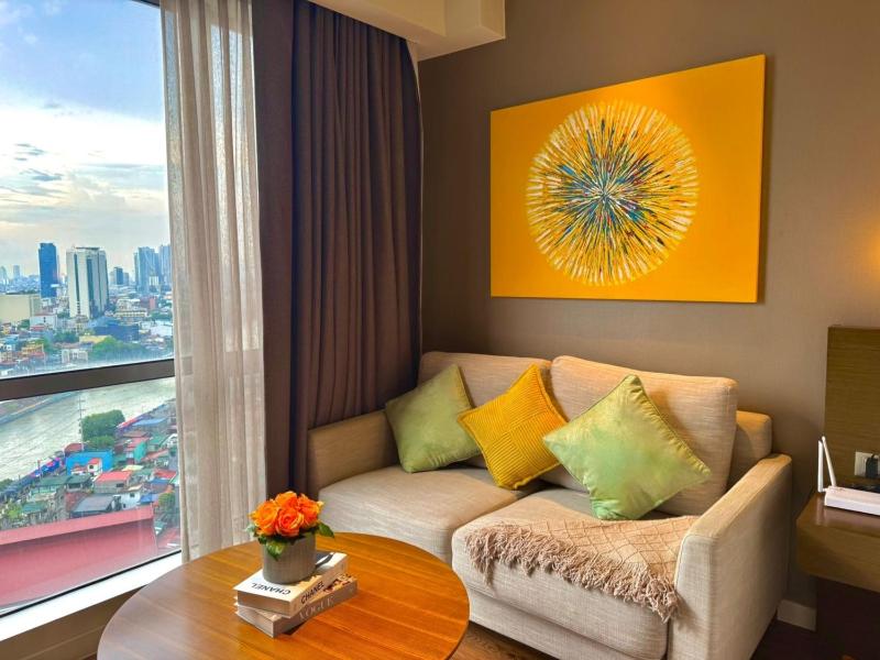 Cozy Retreat King Suite - image 1
