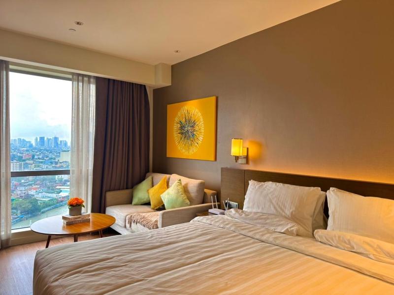 Cozy Retreat King Suite - image 16