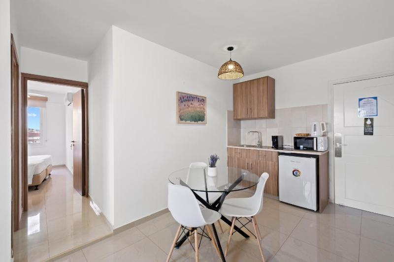 Larnaca Bay Suites - image 7