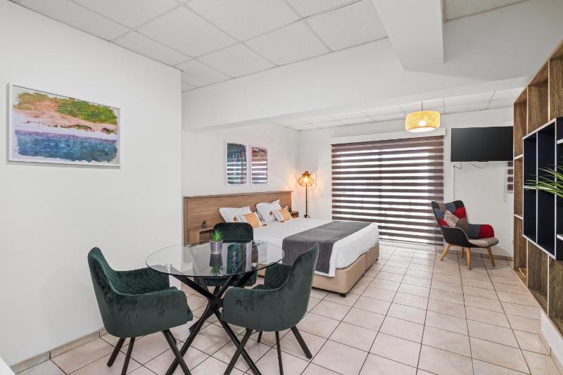 Larnaca Bay Suites - image 5