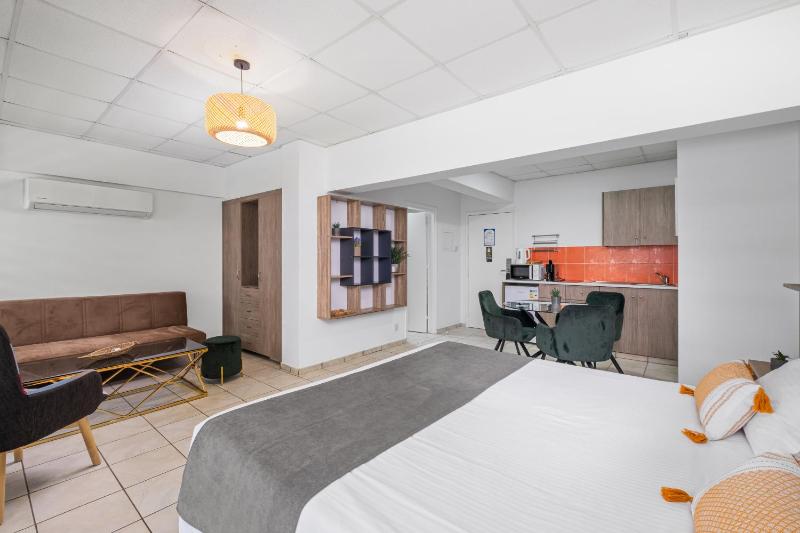 Larnaca Bay Suites - image 2