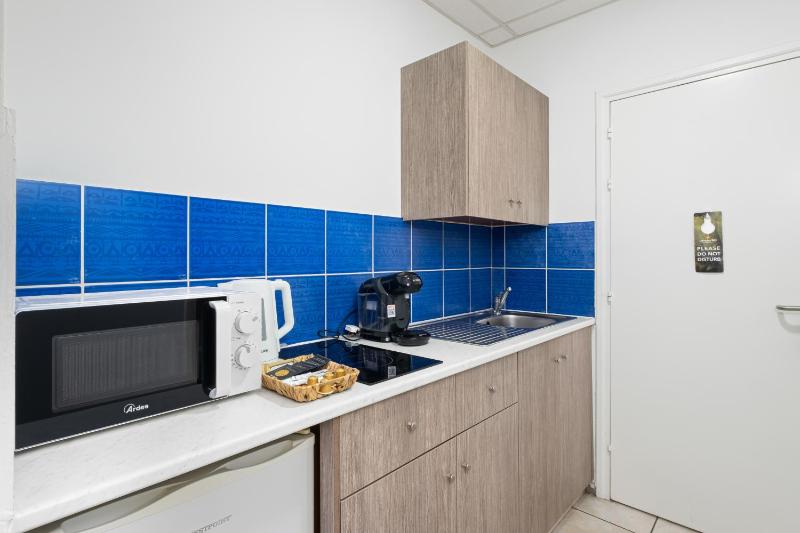 Larnaca Bay Suites - image 10
