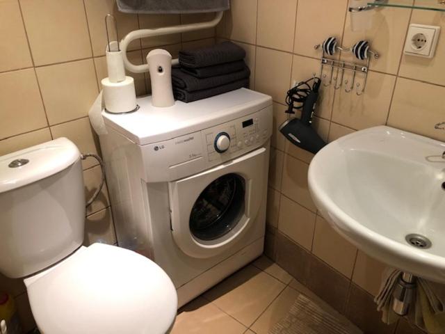 Studio Apartment Near Old Town & Station - image 5