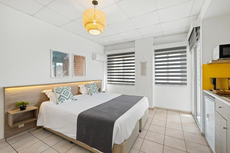 Larnaca Bay Suites - image 15