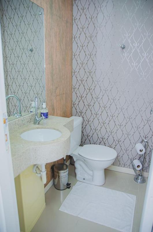 Apartamento c Varanda Ar Piscina Sauna e Hidro - image 15