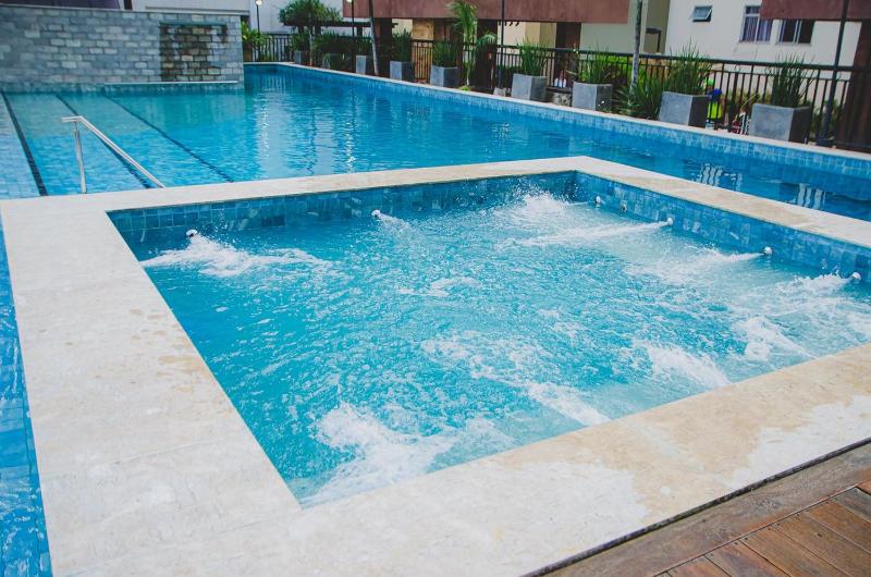 Apartamento c Varanda Ar Piscina Sauna e Hidro - image 40