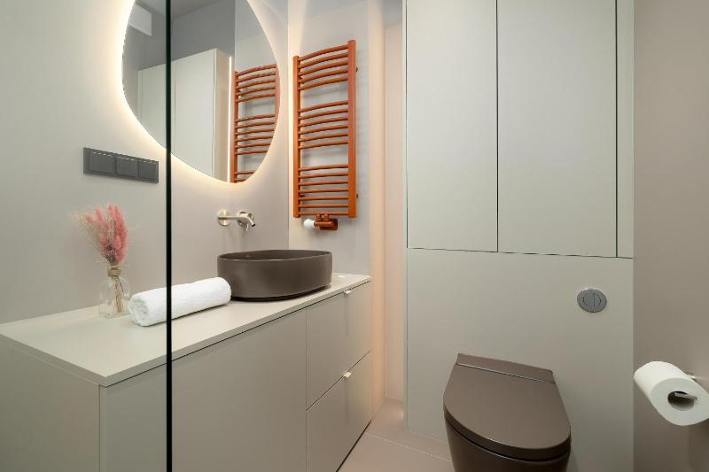 Nowoczesny Apartament typu Studio z Dostępem do Strefy Rozrywki i Relaksu by Noclegi Renters - image 23
