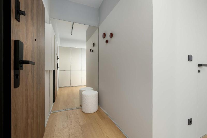 Nowoczesny Apartament typu Studio z Dostępem do Strefy Rozrywki i Relaksu by Noclegi Renters - image 17