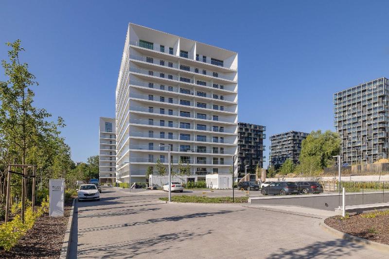 Nowoczesny Apartament typu Studio z Dostępem do Strefy Rozrywki i Relaksu by Noclegi Renters - image 3