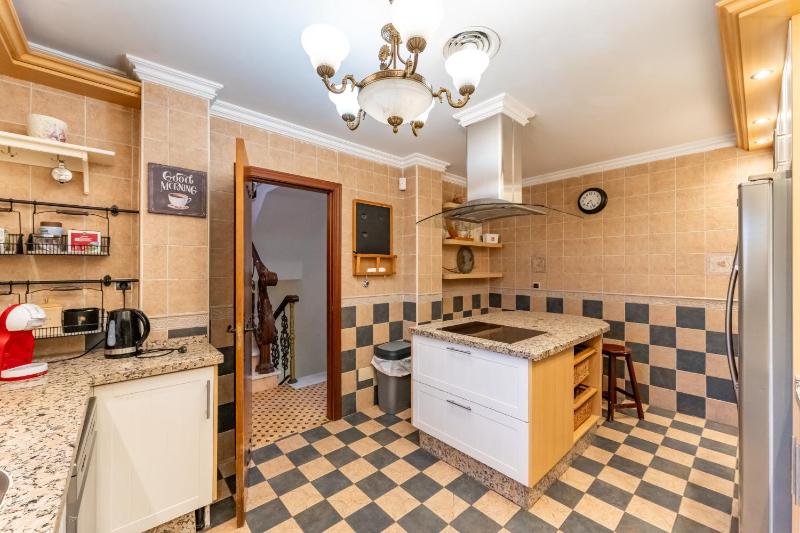 Majestic Villa by the Beach Heated Private Pool & Jacuzzi - image 32