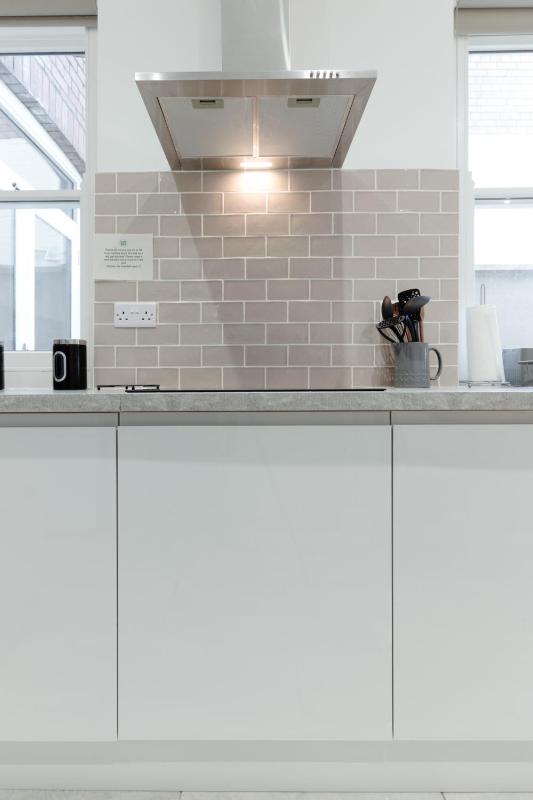 Restful Harbourside Apartment with Garden - image 20