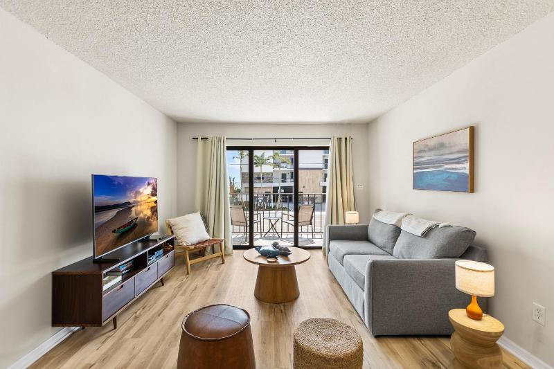One Bedroom 1 1/2 Bath Madeira Place #211 - image 24