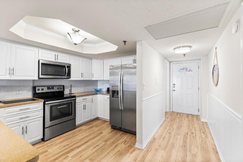One Bedroom 1 1/2 Bath Madeira Place #211 - image 17