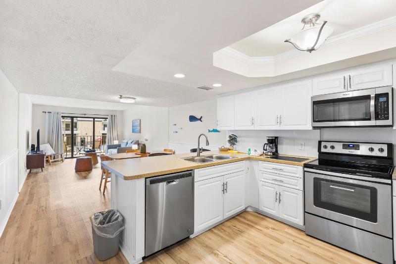 One Bedroom 1 1/2 Bath Madeira Place #211 - image 14