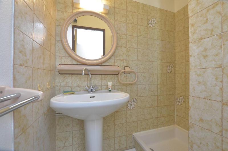 Los Amigos 309 - Appartement T2 Cabine pour 4 personnes du côté du palais de la mer. - image 3