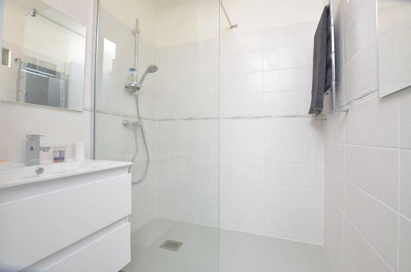 Roumieux 27 Charmant Appartement - Proche Plage Climatisation Parking Privé - image 4