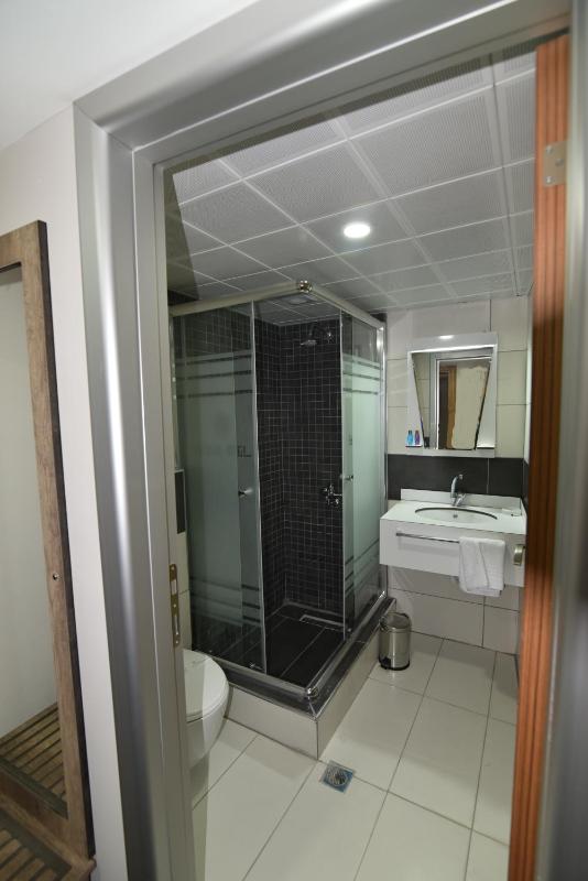 Deluxe Triple Room image 2
