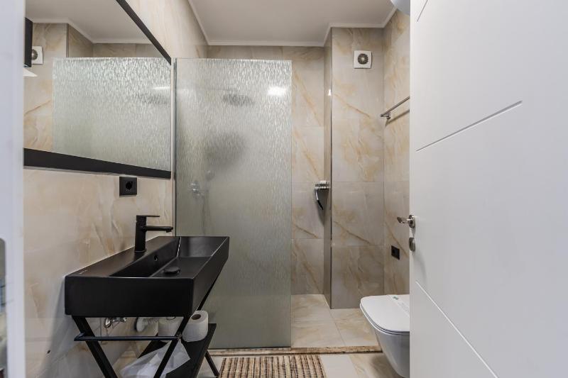Hill Side Suite 5 by Premium Selection - image 15