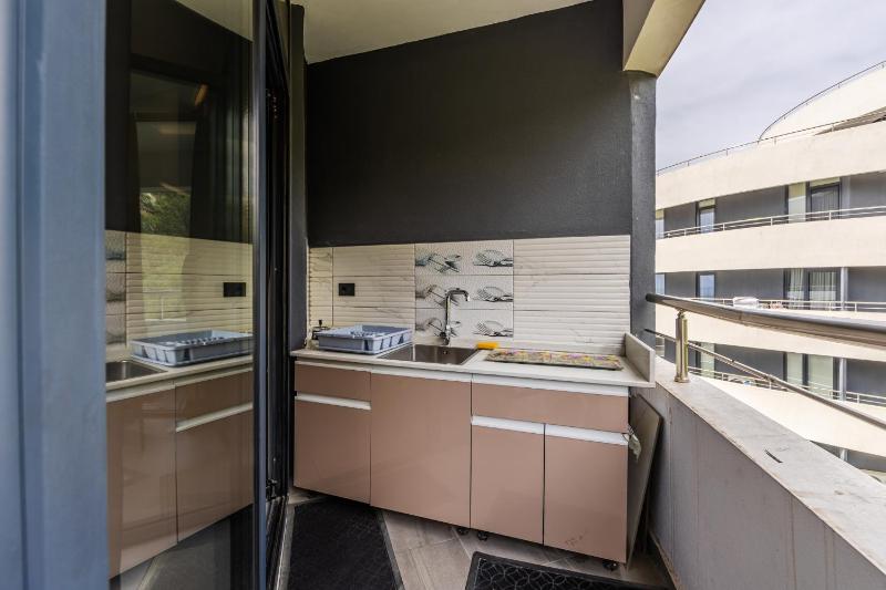 Hill Side Suite 5 by Premium Selection - image 7