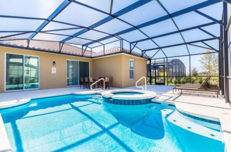 Accessible Retreat Solterra Resort Sleeps 11 Pool Jacuzzi Family Friendly - image 1