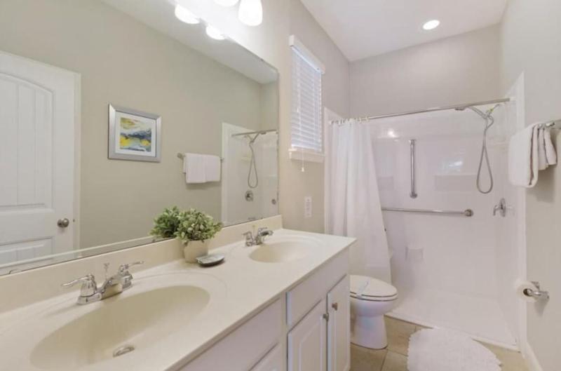 Accessible Retreat Solterra Resort Sleeps 11 Pool Jacuzzi Family Friendly - image 18