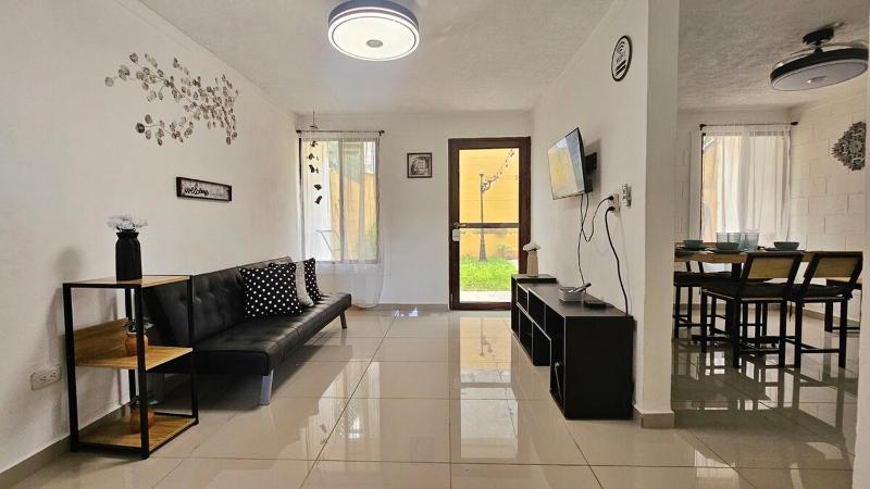 House with 3 Bedrooms 5 minutes from everything in San Salvador - image 1