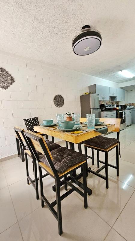 House with 3 Bedrooms 5 minutes from everything in San Salvador - image 13