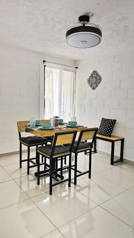 House with 3 Bedrooms 5 minutes from everything in San Salvador - image 9