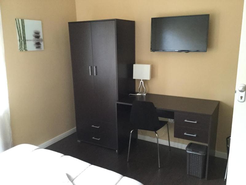 Double Room with Balcony image 2