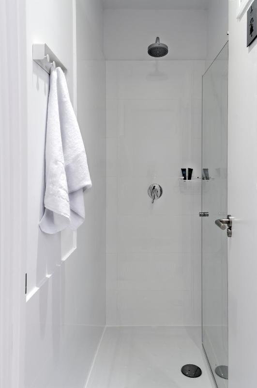 Bed in 12-Bed Mixed Dormitory Room with Shared Bathroom image 4