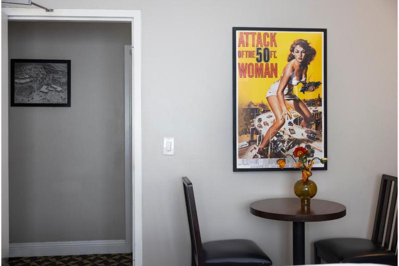 The Hotel Hollywood - image 10