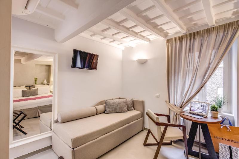 Deluxe Double or Twin Room image 2