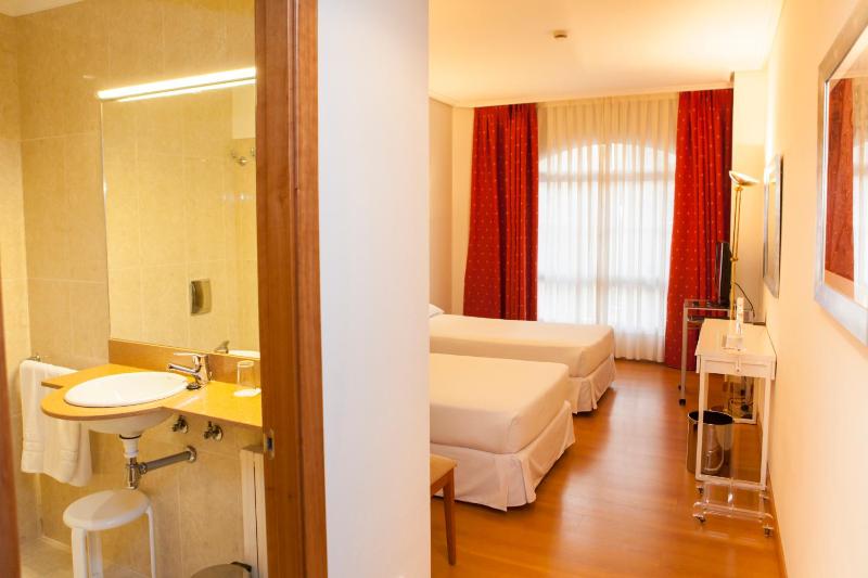 Hotel Sercotel Tres Luces - image 28