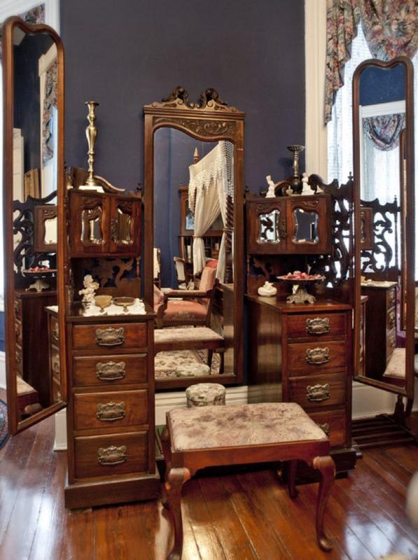 Huntingdon Queen Room 3 image 4