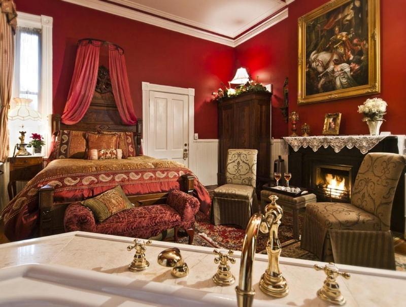 Gaston Queen Room image 4