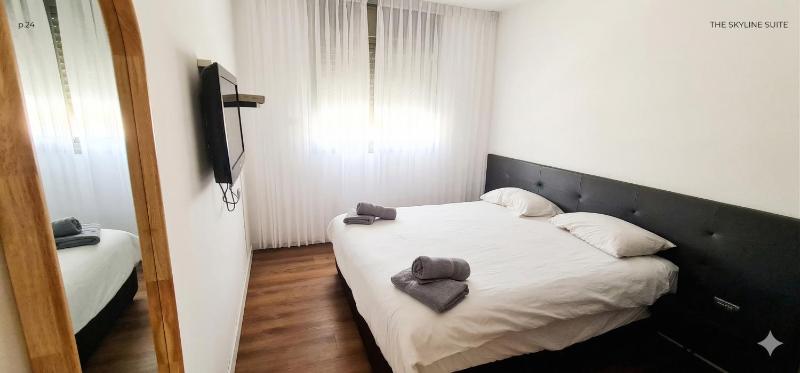 3 bdr Penthouse with sea view pool - By Amdar Holiday Apartments - image 10