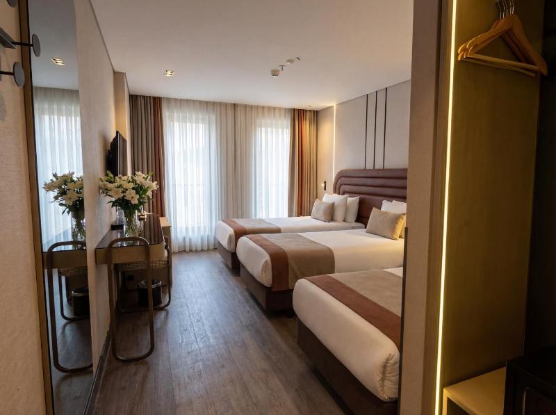 Edition Old City Hotel - image 12